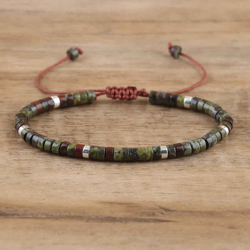 Damenarmband Seraphina mit geflochtenem Detail, Natursteine, verstellbar, stilvoller Schmuck.