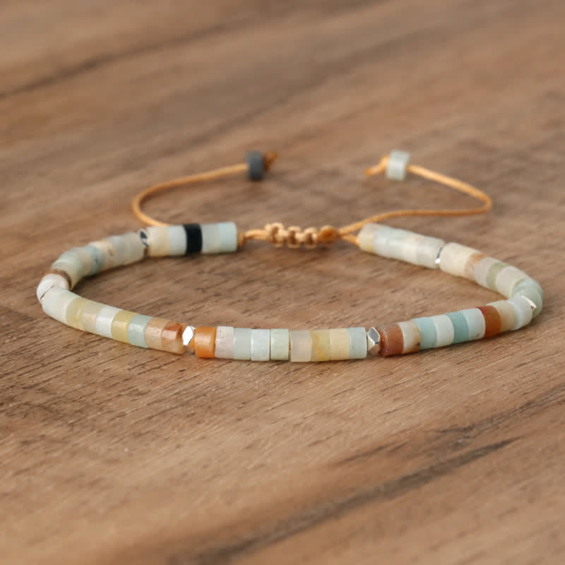 Damenarmband Seraphina, handgefertigt aus Naturstein, geflochtenes Design, schöner Edelstein-Schmuck.