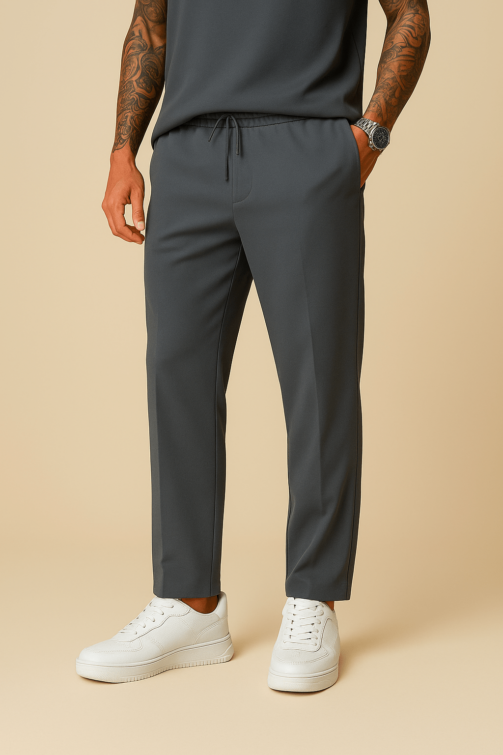 Herren weite Freizeithose in Schwarz mit elastischem Bund für modernen Urban-Stil und maximalen Komfort.
