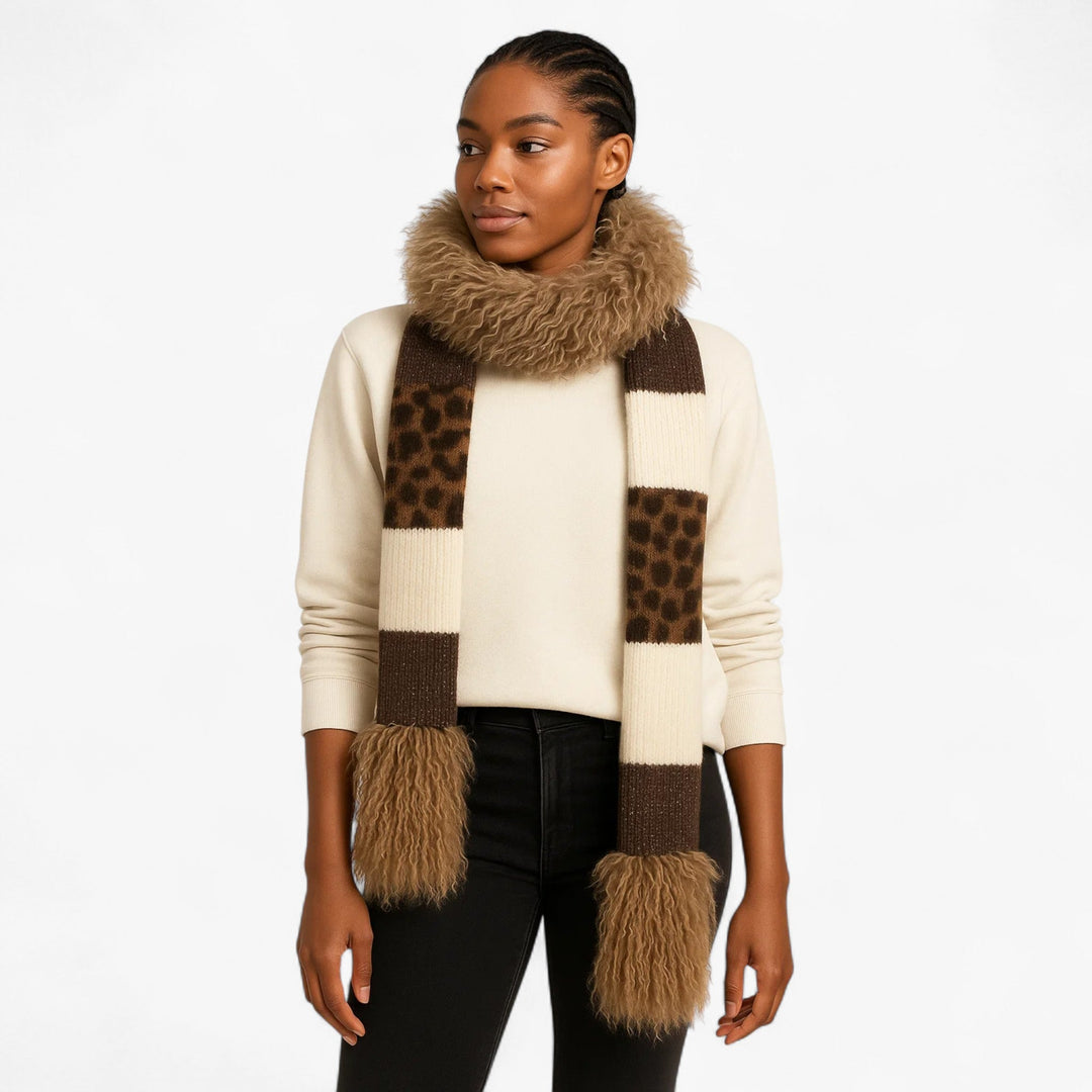 Weicher Damen Leoparden-Strickschal im Kaschmir-Look. Ein elegantes, warmes Winter-Accessoire.