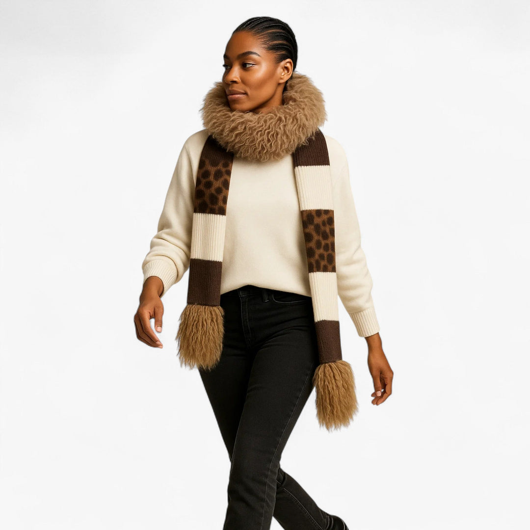 Trendiger Damen Leoparden-Strickschal in Dunkelbraun, perfekt als warmes Herbst/Winter Tuch.