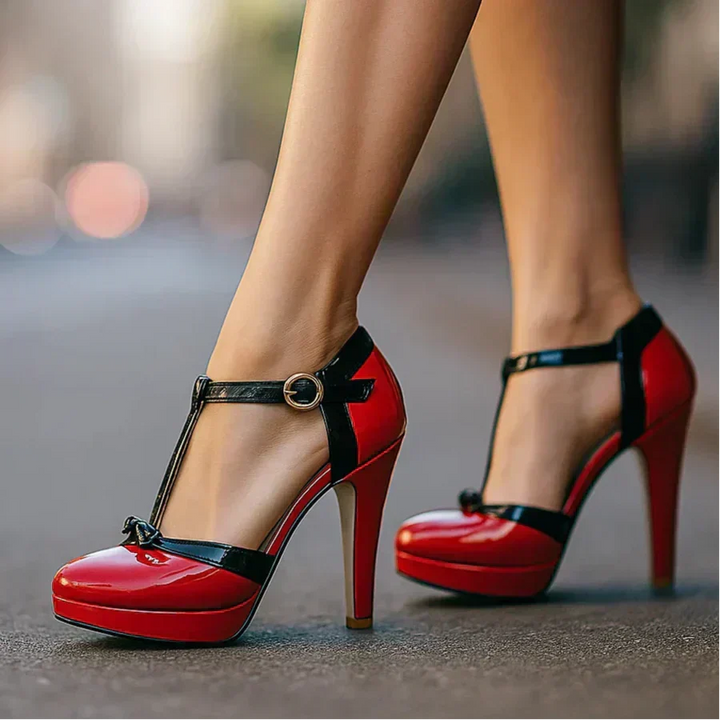 Weisse elegante Damen Pumps mit Schleife, geschlossene Spitze. Ideal als Brautschuhe oder für Feiern.