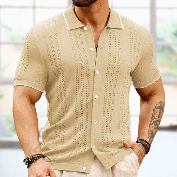 Vielseitiges Herren Strick-Polo in Baumwolle, perfekt für Freizeit & Smart Casual Looks im Sommer.
