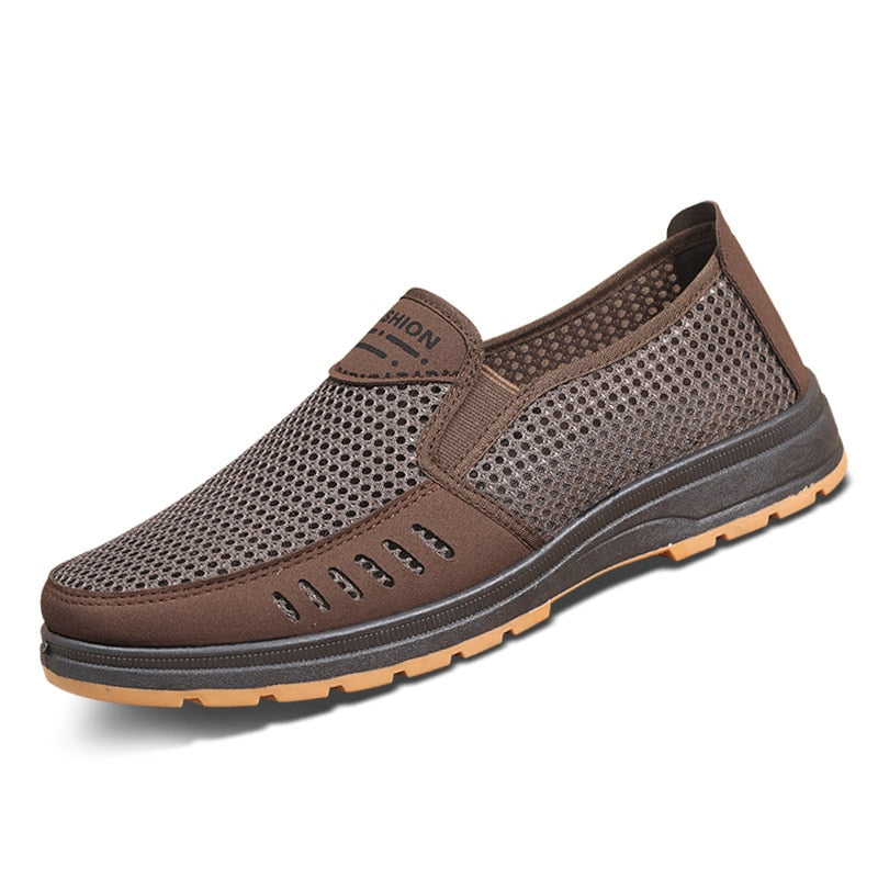 Herren Noah Sneaker am Fuß, perfekt für urbanen Lifestyle. Bequeme, atmungsaktive Alltagsschuhe für Komfort.