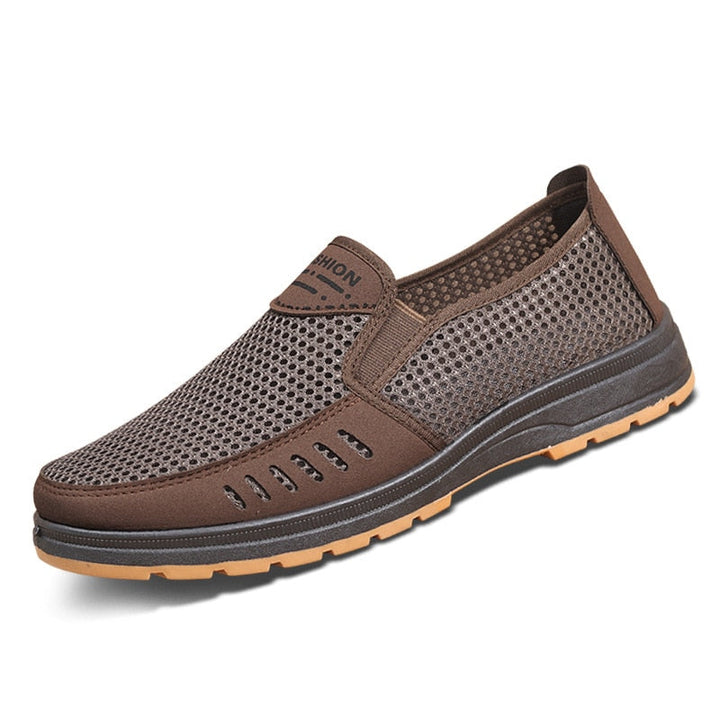 Herren Noah Sneaker am Fuß, perfekt für urbanen Lifestyle. Bequeme, atmungsaktive Alltagsschuhe für Komfort.
