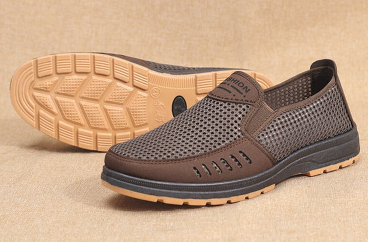 Herren Noah Komfort-Sneaker in Draufsicht. Atmungsaktive & leichte Freizeitschuhe mit stylischem urbanem Design.