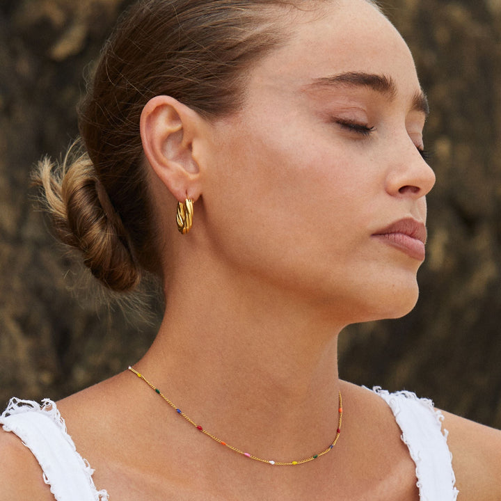 Elegante Damen Halskette Aloha in Gold. Wasserfester Edelstahl Choker mit PVD-Beschichtung, verstellbar.