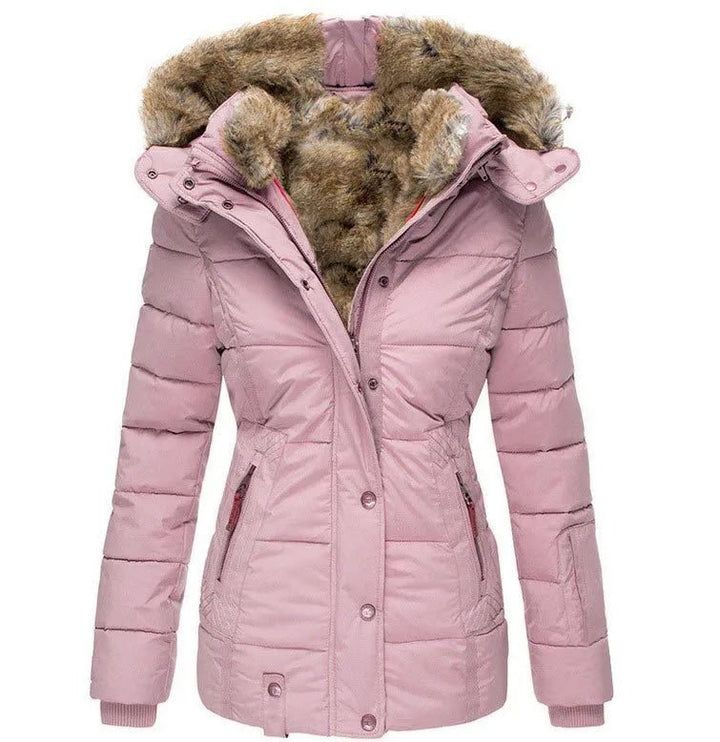 Robuste, warme Damenjacke für Outdoor-Aktivitäten im Winter. Perfekte Kleidung für Frauen im Schnee.