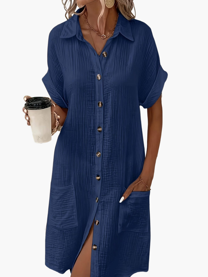 Eleganter Freizeit-Look: Kurzärmliges Damen Hemdkleid mit Knopfleiste, in leichter Stoffqualität.