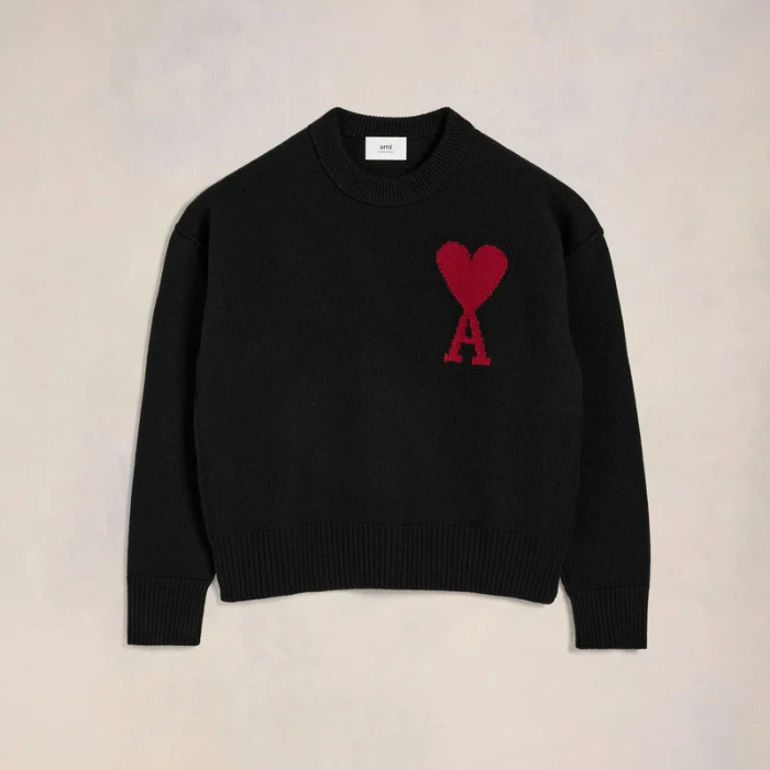 Gefalteter Damen Pullover mit Herz- & Buchstabenprint. Lockere Passform, Langarm, Rundhals, bequemer Strickpullover für Mode.