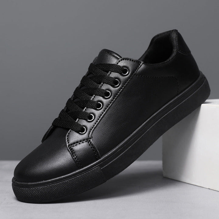 Robuste Herren Schnürschuhe mit rutschfester Sohle. Komfortable Ganzjahresschuhe für aktive Männer.
