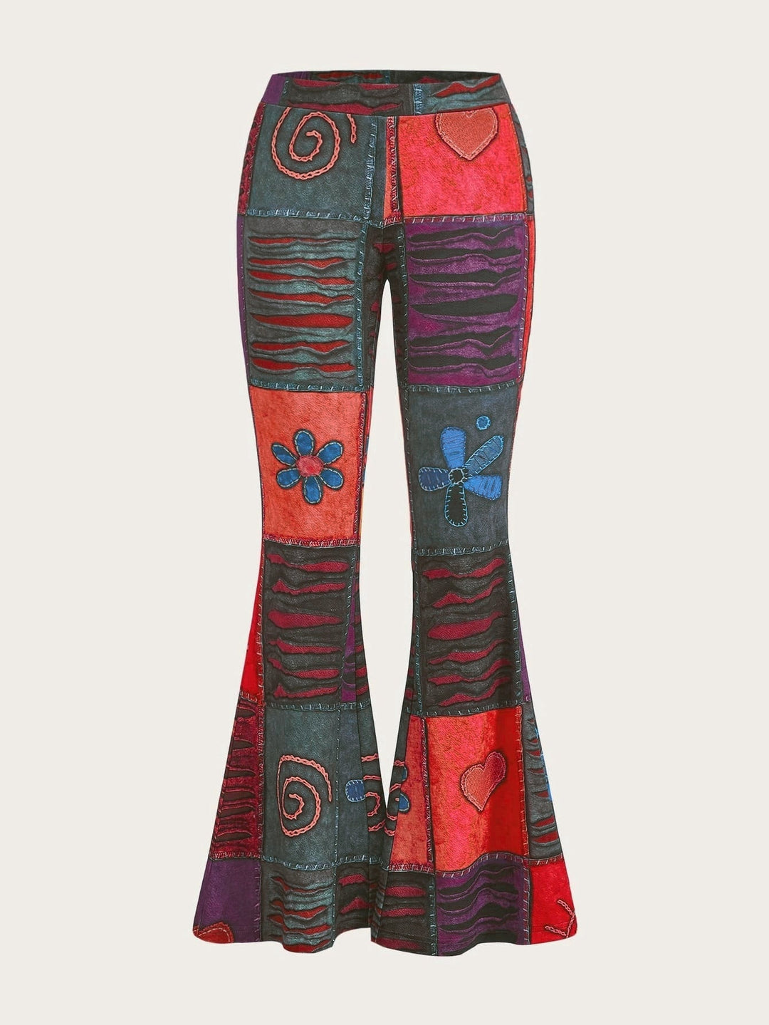 Damen Bootcut-Hose in Aktion, kombiniert mit schicken Accessoires. Das abstrakte Muster fällt ins Auge.