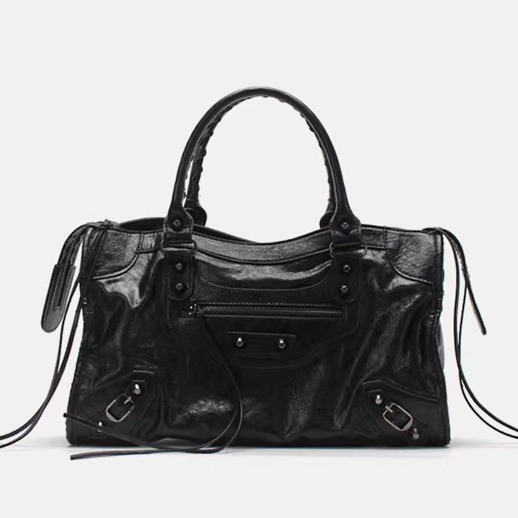 Elegante schwarze Damen Handtasche mit geräumigem Innenraum, ideal als vielseitige Alltagstasche oder City Bag.