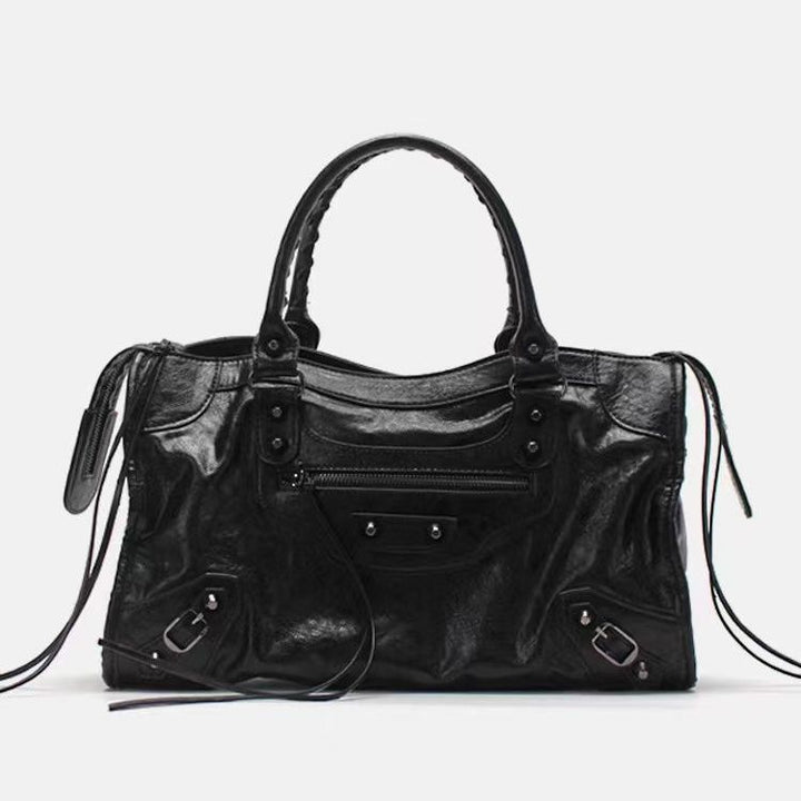 Elegante schwarze Damen Handtasche mit geräumigem Innenraum, ideal als vielseitige Alltagstasche oder City Bag.
