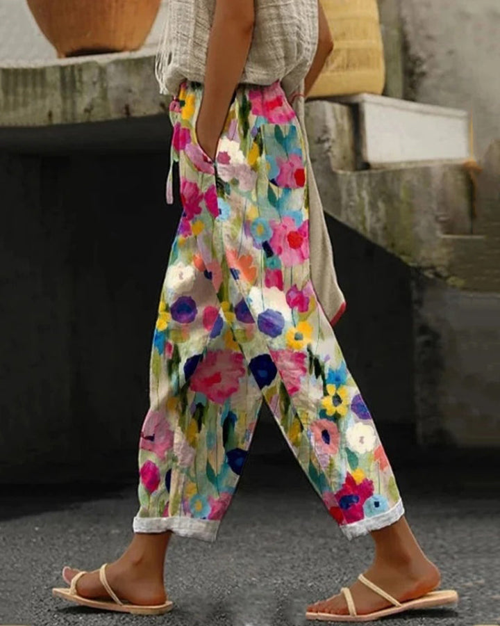 Locker geschnittene, bunte Damen Jogginghose. Maximaler Komfort für entspannte Tage, Freizeit & Streetstyle.