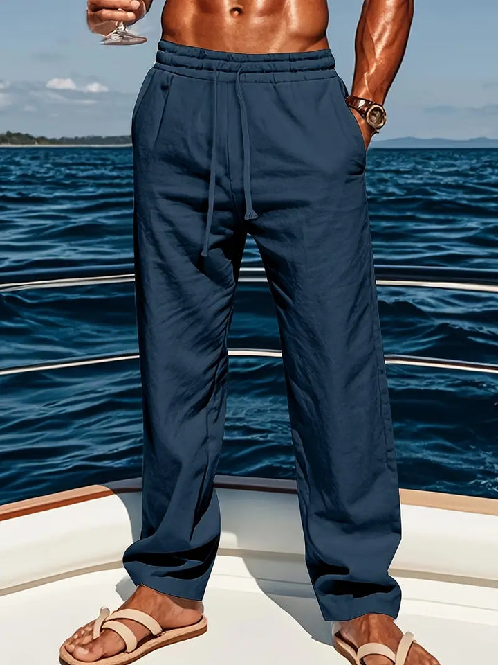 Bequeme schwarze Herren Freizeithose, locker geschnitten. Vielseitige Sommerhose für jeden Anlass.