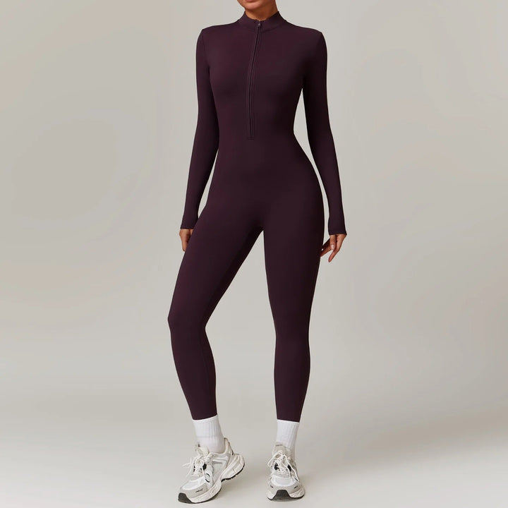 Chic Langarm Jumpsuit für Damen, moderner Einteiler mit Reißverschluss und hohem Kragen.