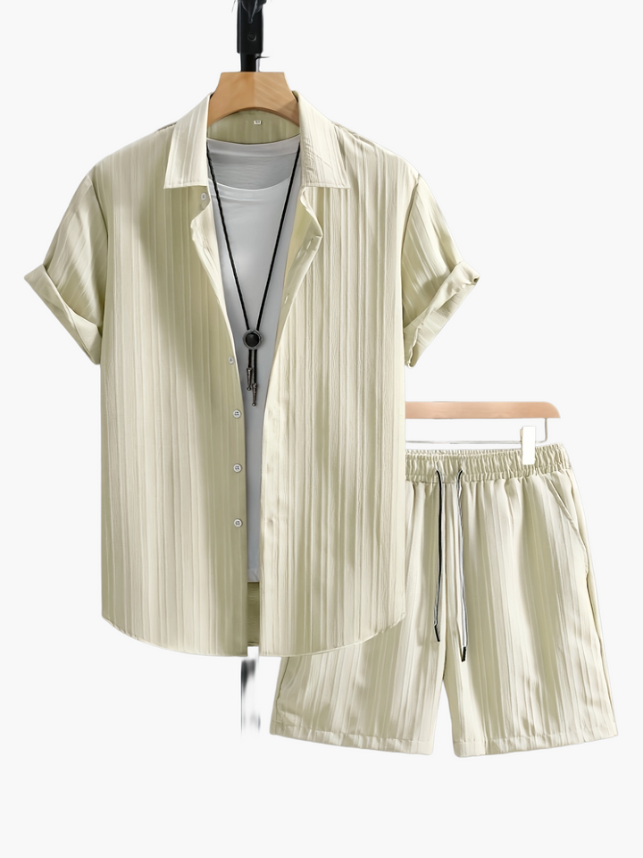 Trendiges Herren Freizeit Set mit Kurzarmhemd & Shorts für einen coolen Casual-Sommer-Look.
