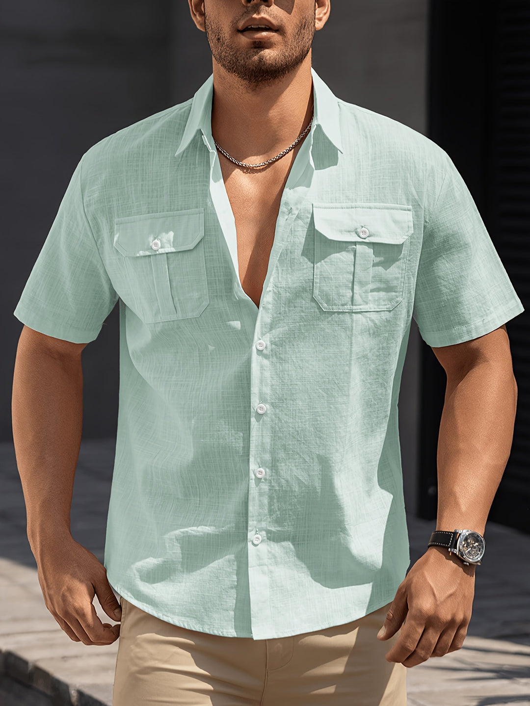 Herren Mode: Kurzarm Freizeithemd, sommerlich, mit Brusttaschen, perfekt für Urlaubstage.