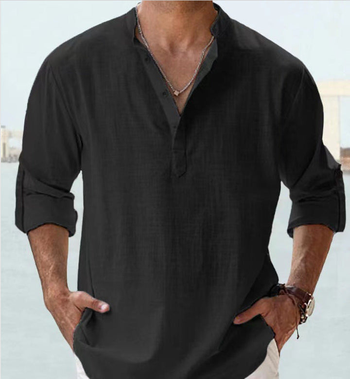 Stylisches Herrenoberteil: Langarm-Henley mit Stehkragen, ideal für entspannte Casual-Outfits.