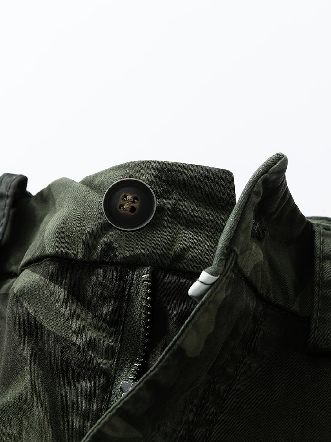 Komfortable Herren Camouflage Shorts, strapazierfähig für Outdoor-Einsätze & Alltag.