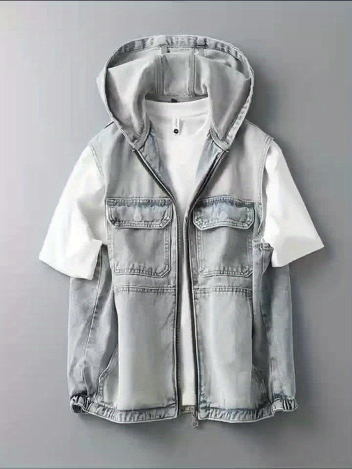 Herren Jeansweste im Biker-Stil mit Kapuze. Ärmellose Denim-Weste für einen coolen, lässigen Look.