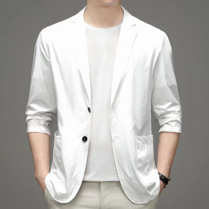 Zeitloser Herren Slim Fit Sakko in Dunkelblau. Eleganter Business-Blazer, auch ideal für moderne Freizeitoutfits.