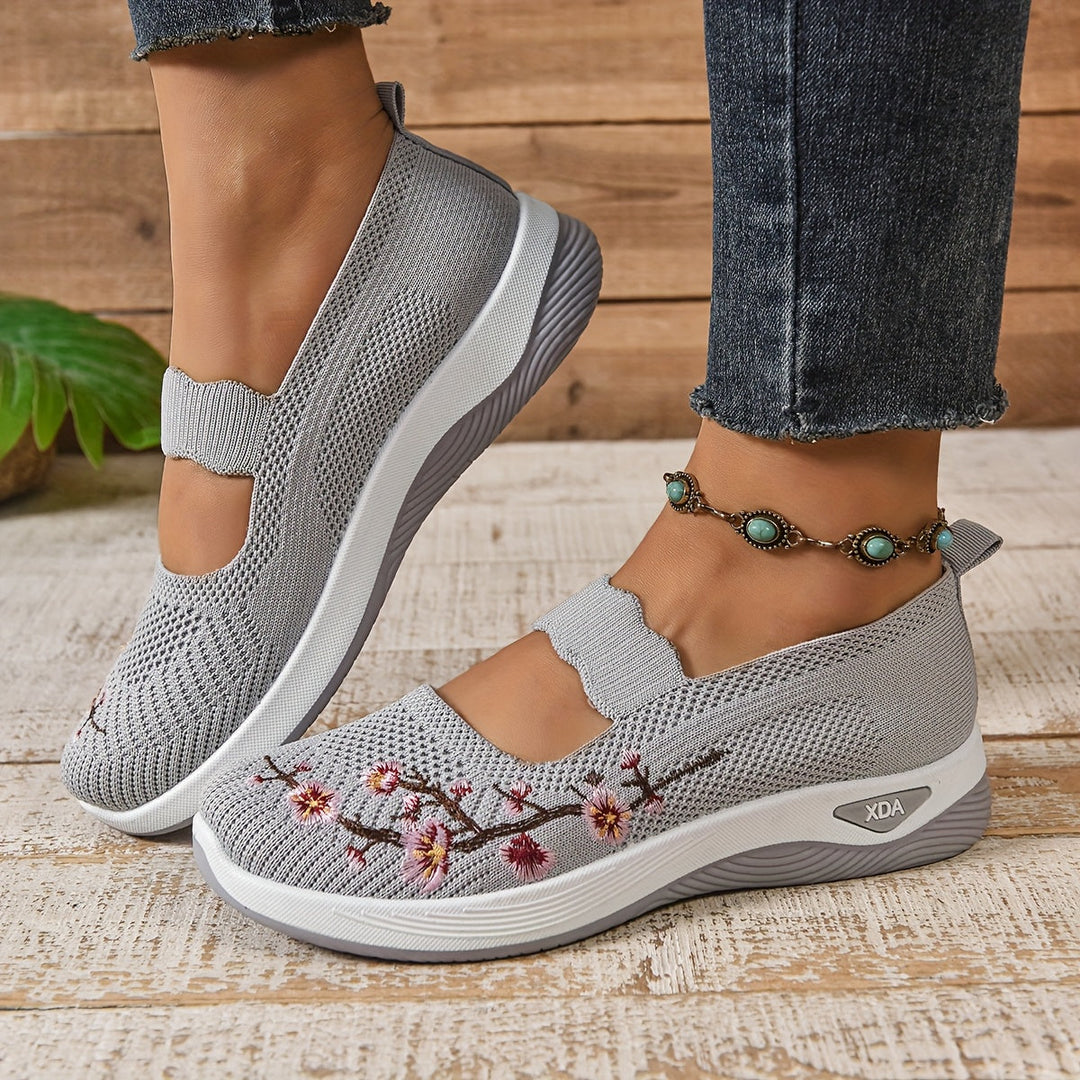 Leichte & atmungsaktive Damen Freizeitschuhe mit Klettverschluss, ideal für warme Tage.