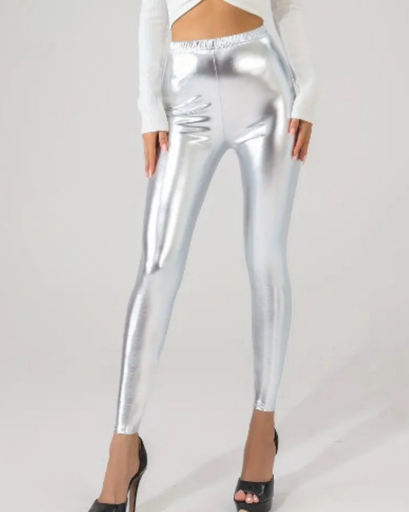 Schwarze Damen Leggings, glänzend & figurbetont, perfekt für Abendmode & Party.