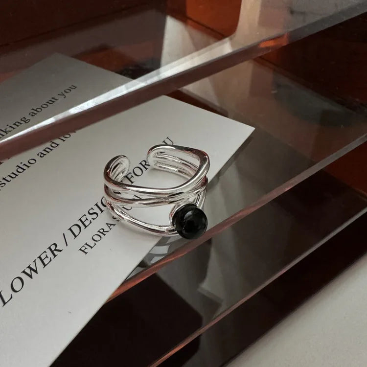 Exquisiter Onyx-Silberring für Damen, elegantes Accessoire und perfektes Geschenk.