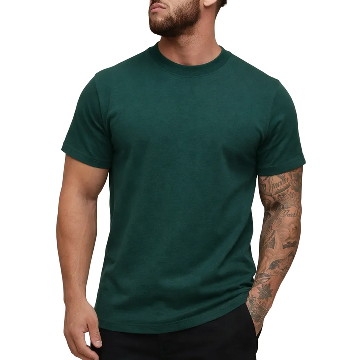 Herren Rundhals T-Shirt in Weiß, slim fit, atmungsaktiv, ideal für einen sauberen & frischen Alltagslook.