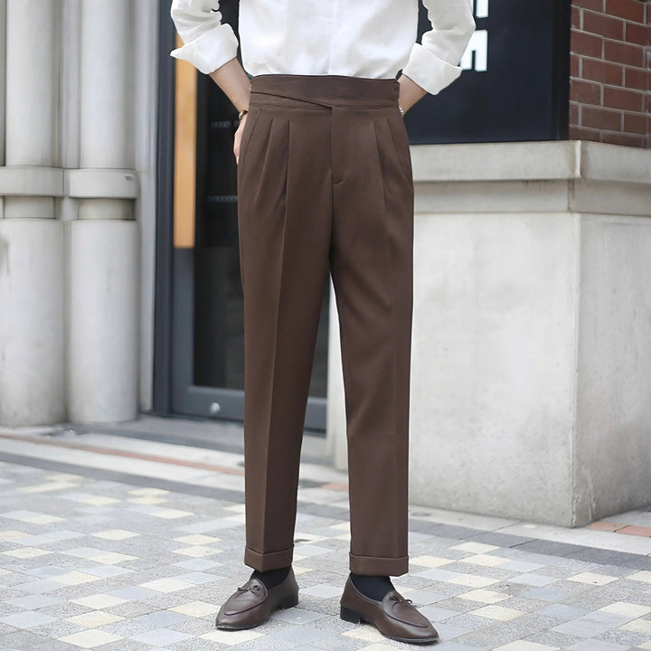 Zeitlose schwarze Businesshose für Herren, weich, bequem und elegant für den modernen Mann.