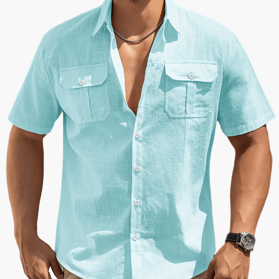 Herren Mode: Kurzärmliges Freizeithemd, sommerlich, mit Brusttaschen, für Alltag & Strand.