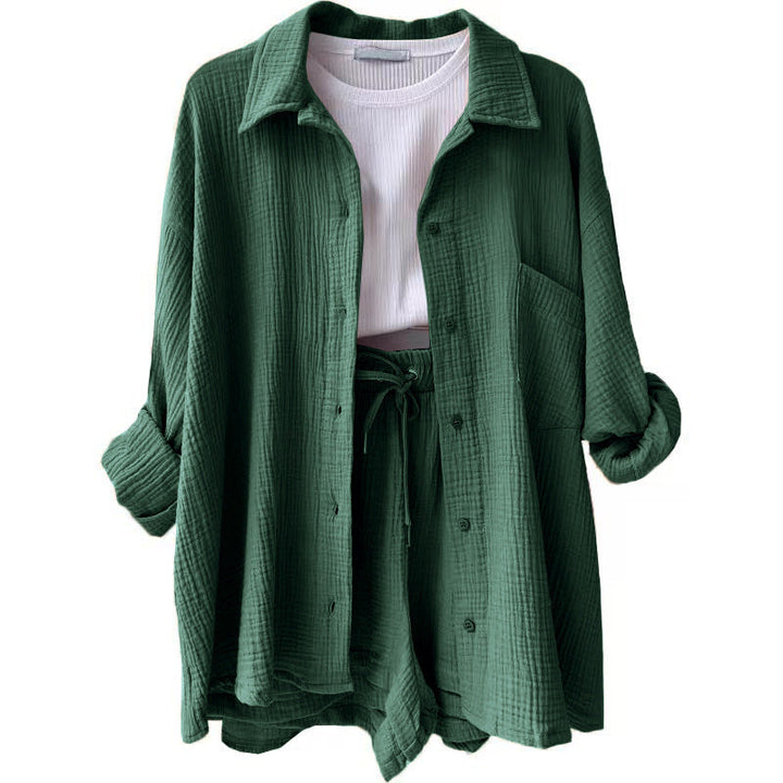 Trendy Damen 3-teiliges Set: Crop-Top, Shorts & Hemd für einen coolen und bequemen Sommer-Look.
