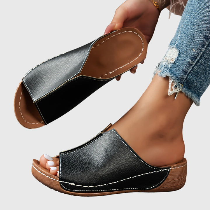 Komfortable Damensandalen Alicia; flache Sommerschuhe für stilvollen & entspannten Gang.