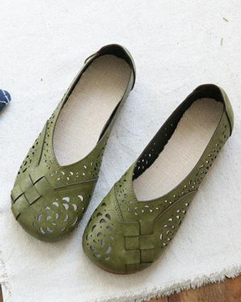 Braune perforierte Damen Slip-On-Ballerinas. Bequeme & elegante Freizeitschuhe für heiße Tage.