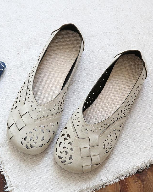 Elegante grüne perforierte Damen Slip-On-Ballerinas. Flache Komfortschuhe für sommerliche Tage.