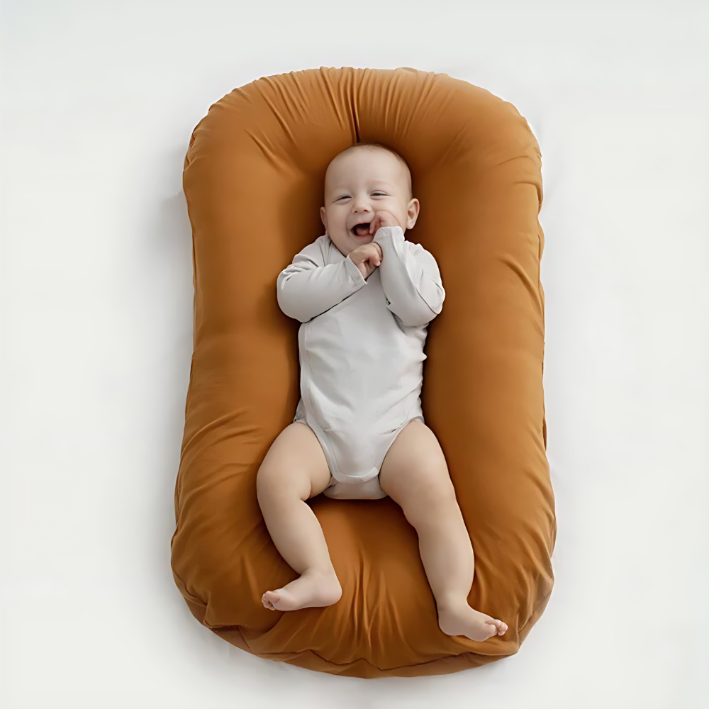Weiches orthopädisches Babykissen für Komfort und sichere Kopfstütze, ideal für Babyschlaf.