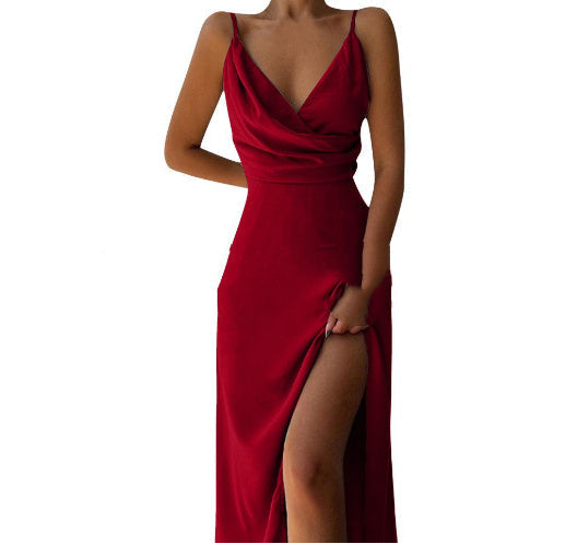 Chices langes Damenkleid, Wickel-Silhouette mit Beinschlitz, ideal für besondere Momente.
