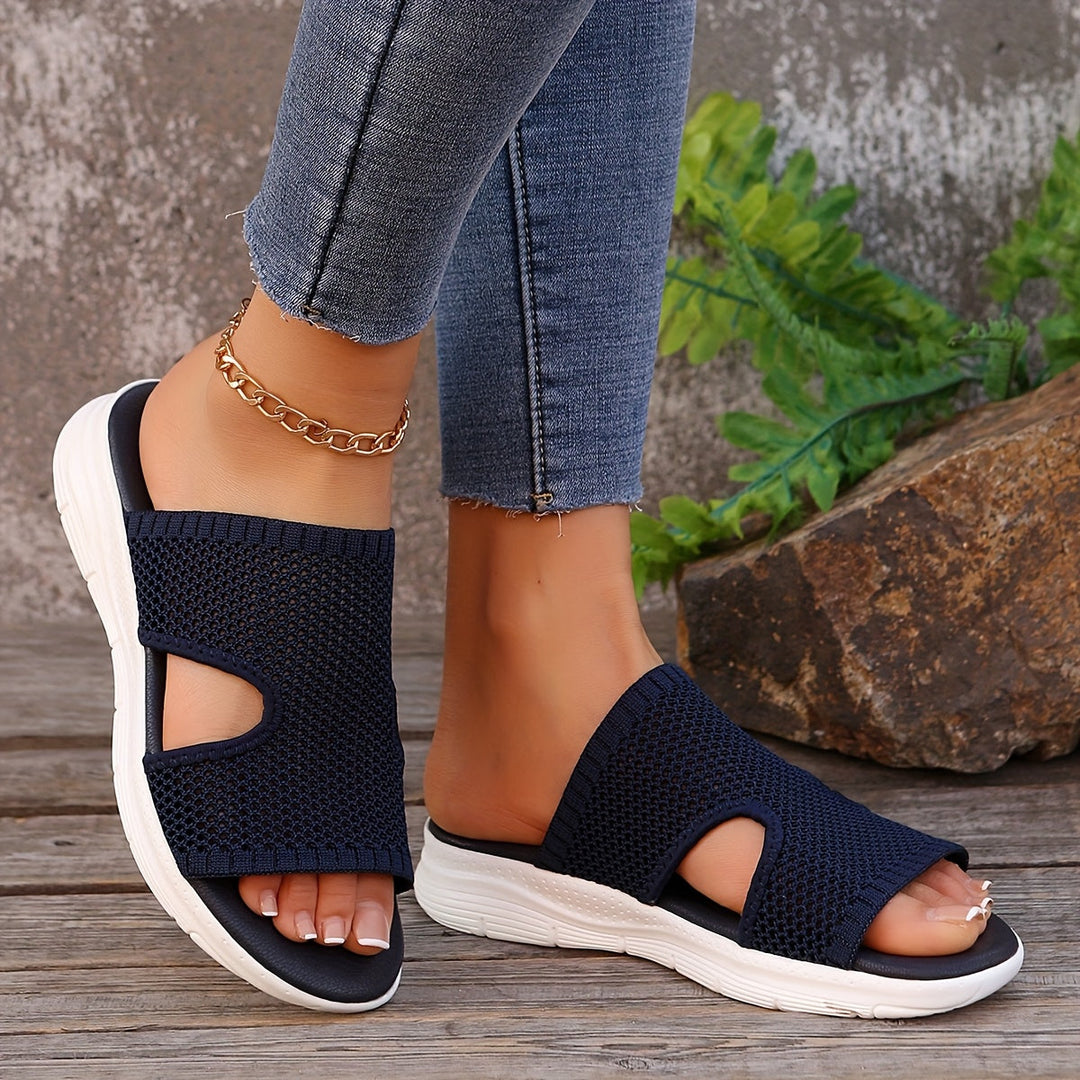 Bequeme Slip-On Damensandalen von oben. Sportliche Freizeitschuhe, atmungsaktiv für Alltag & Urlaub.