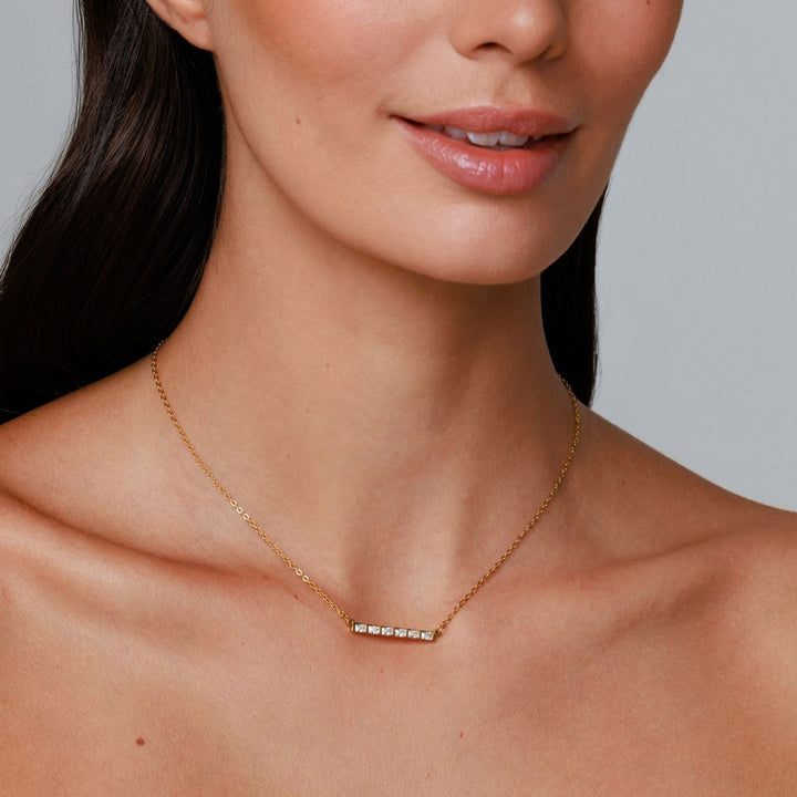 Wasserfeste Goldkette für Damen mit edlen Zirkonsteinen, perfekt als Layering Schmuck.