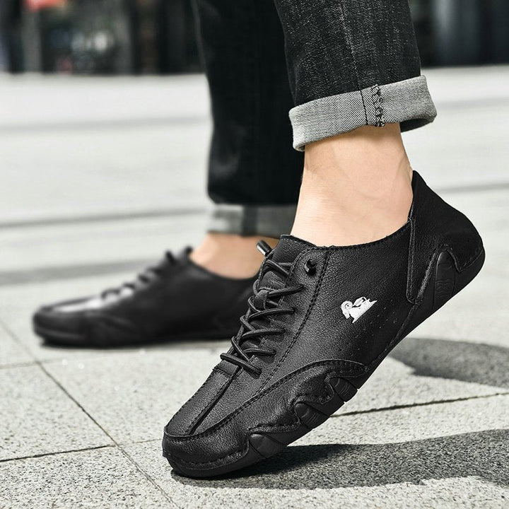 Detailaufnahme der flexiblen Sohle & breiten Zehenbox der Unisex Barfußschuhe aus Leder.