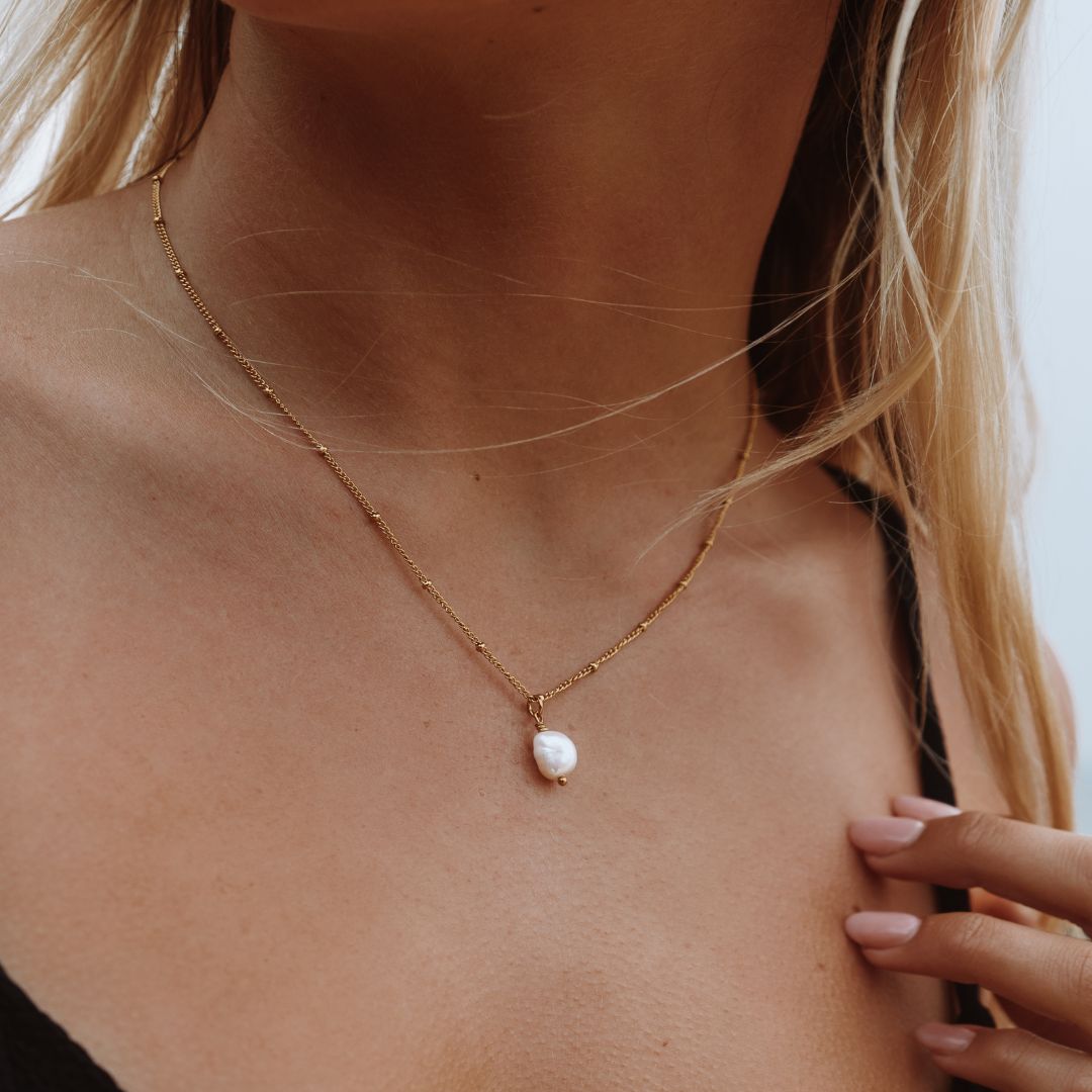 Unikat: Goldkette mit individueller Süßwasser-Barockperle für Damen, wasserfest.