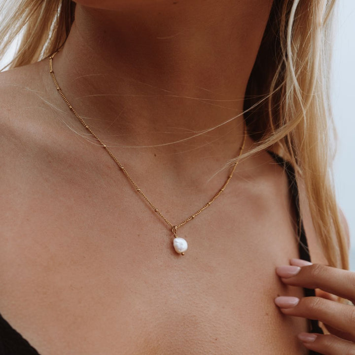 Unikat: Goldkette mit individueller Süßwasser-Barockperle für Damen, wasserfest.