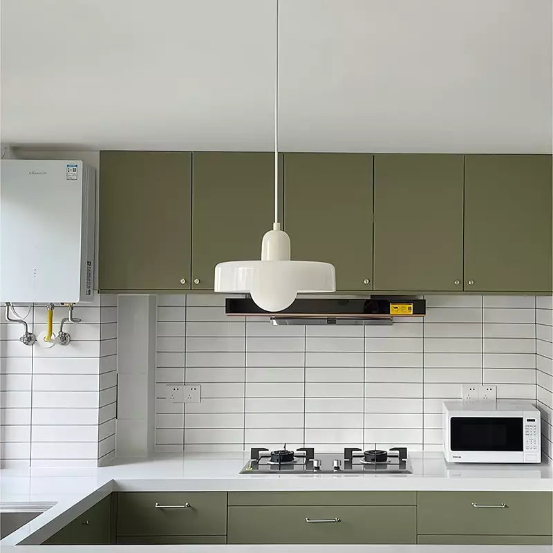 Glaslampe: Bauhaus-Design, Buntglas, farbig und einstellbar für individuellen Stil.