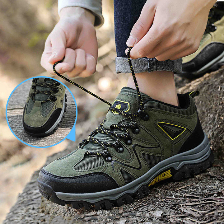 Profilierte, rutschfeste Sohle der Herren Wanderschuhe für sicheren Grip auf anspruchsvollem Gelände.