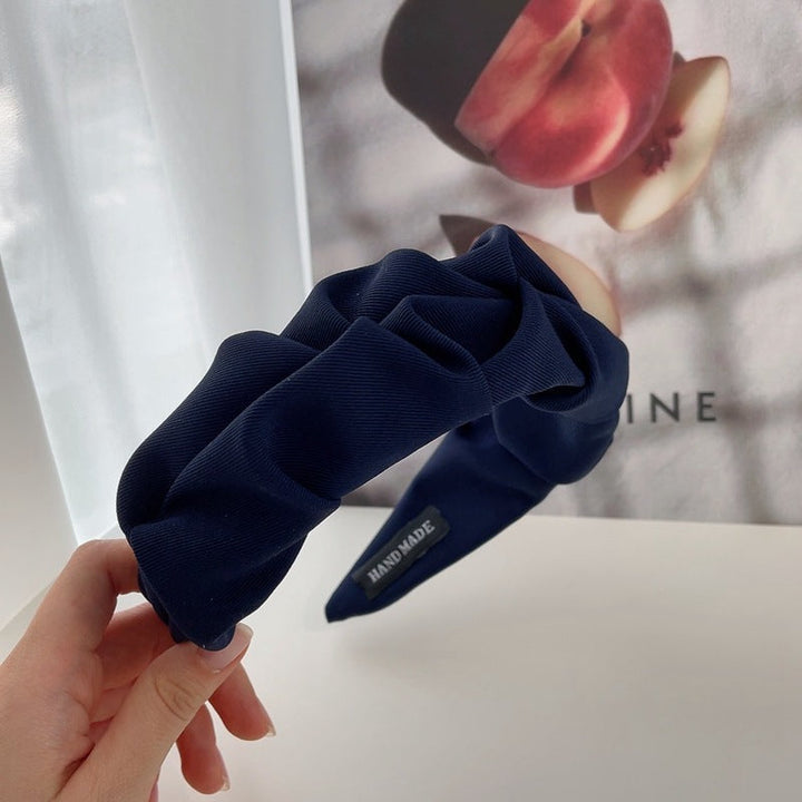 Vielseitige Retro Haarspange für Damen, eleganter Haarschmuck passend für verschiedene Haar-Stylings.