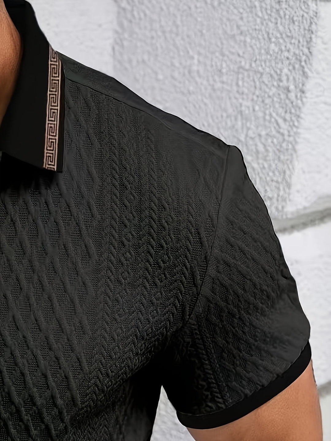 Hochwertiges Herren Farbblock Poloshirt, mit Jacquard Kragen, bequem und vielseitig für den Sommer.