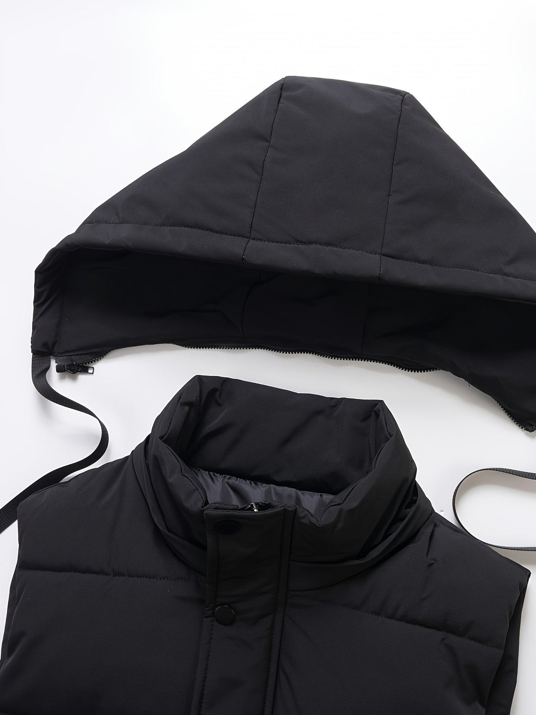 Lässige Herren Freizeitweste mit Kapuze, gesteppt, für einen modernen Look.
