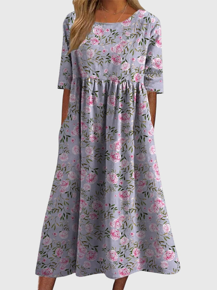 Frau trägt ein elegantes, fließendes Damen Maxikleid, perfekt gestylt als vielseitiges Sommerkleid.